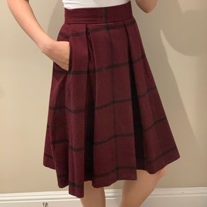 Plaid burgundy preppy midi skirt w/ pockets!